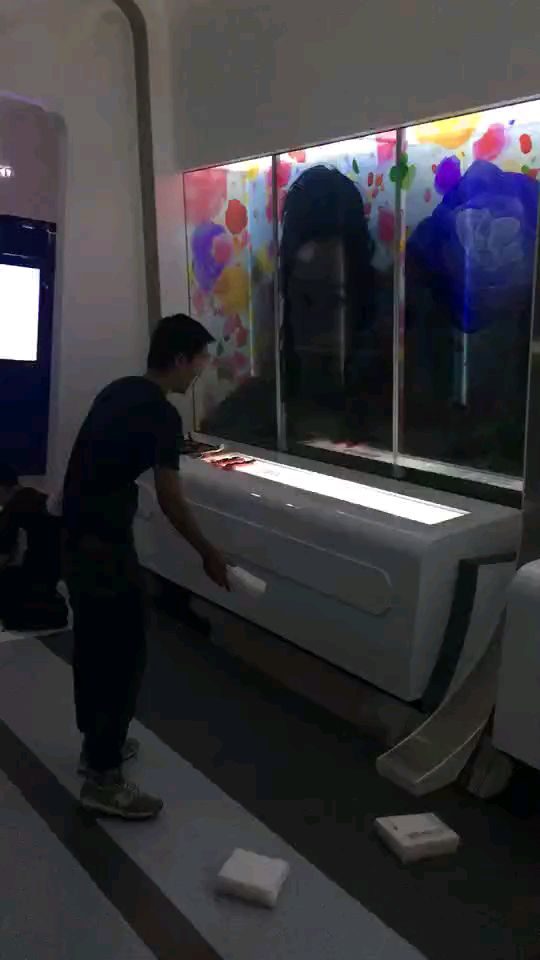 贵州国家级临空示范厅 82寸透明屏 播放效果 — 贵州国家级临空示范厅 数字展厅项目