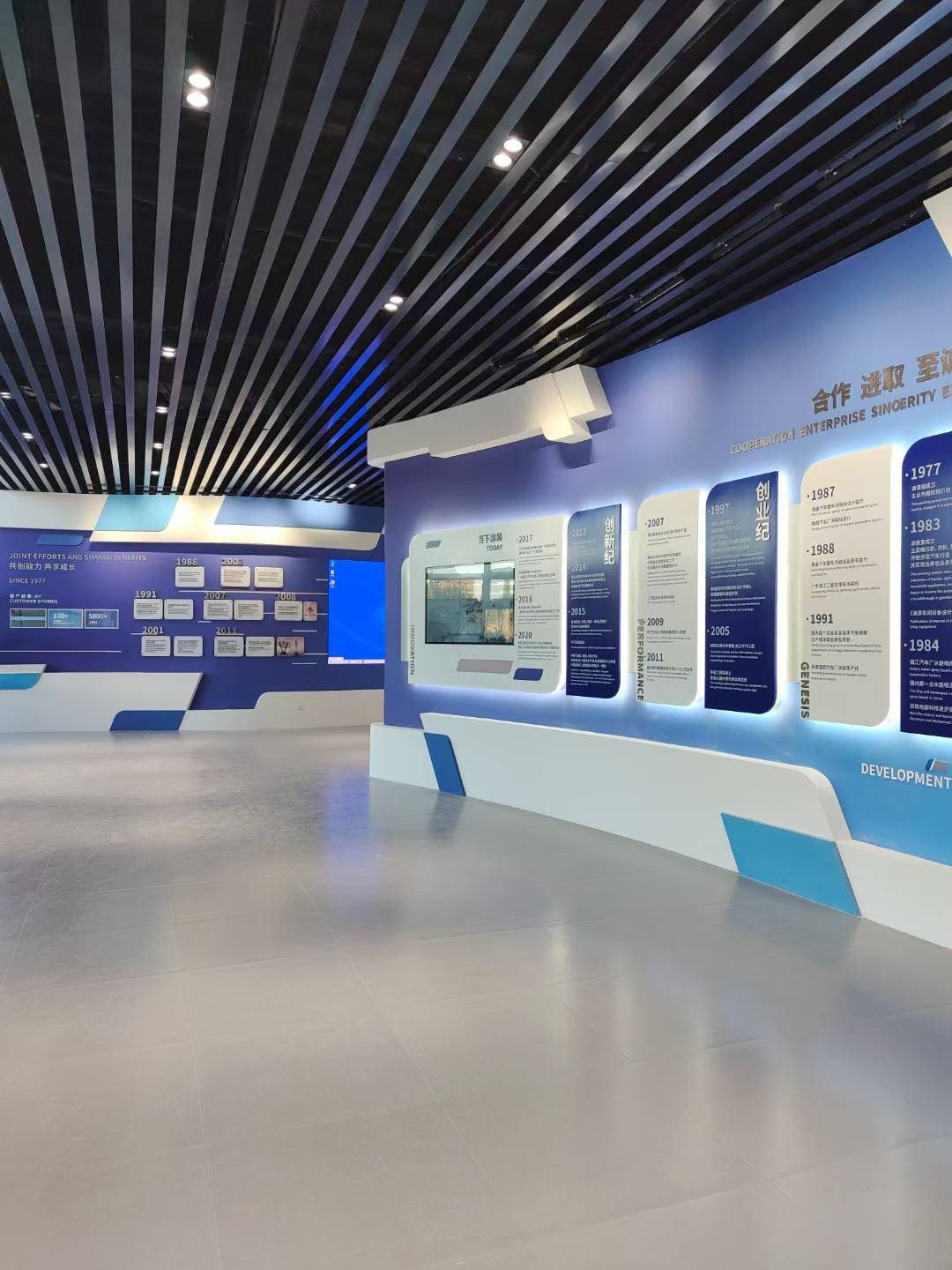 中汽系统工程有限公司天津中汽集团涂装展厅 交付使用 设计简洁 色调清晰 — 现场照片 2