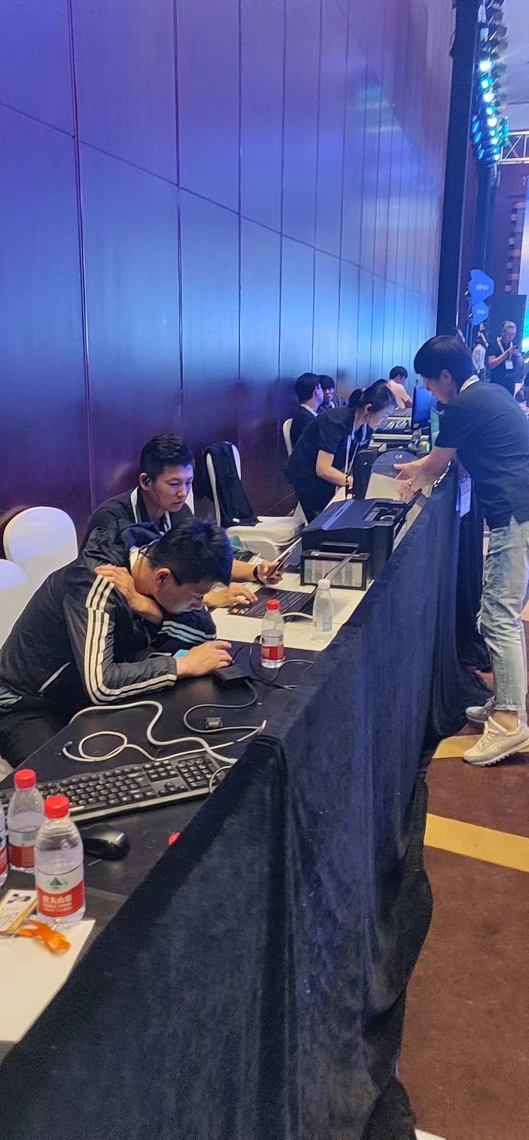 中国联通 5G发布会 两台激光31k 一组拼接屏 — 现场照片 8