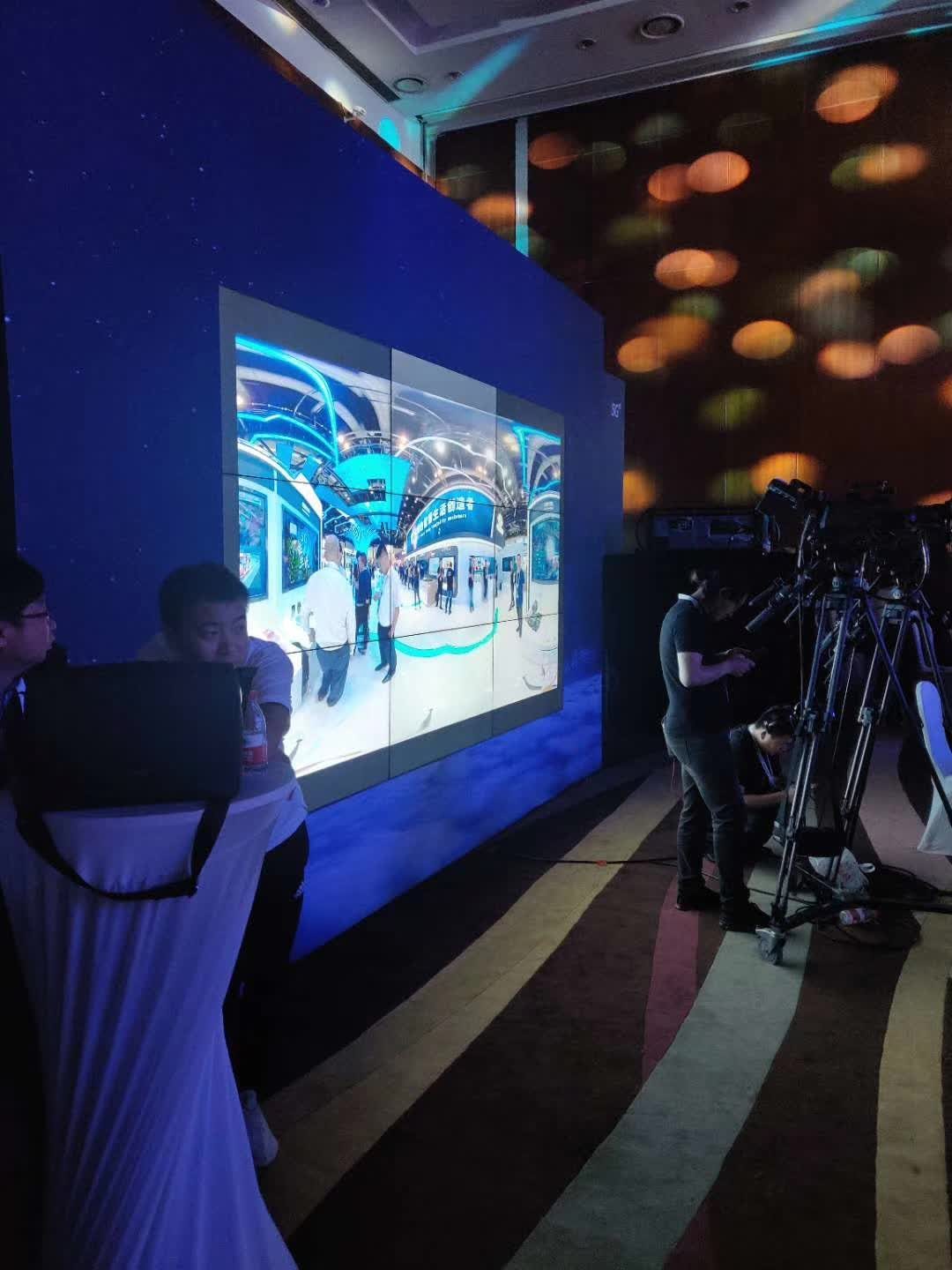 中国联通 5G发布会 两台激光31k 一组拼接屏 — 现场照片 9